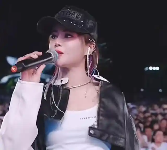 花姐《此情一直在心间》